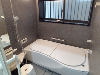 バスルームリフォーム ゆっくり入浴できる浴室と収納が充実したお部屋