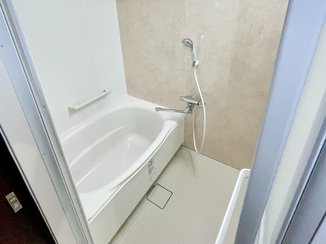 バスルームリフォーム 広くて明るい、快適に使える浴室